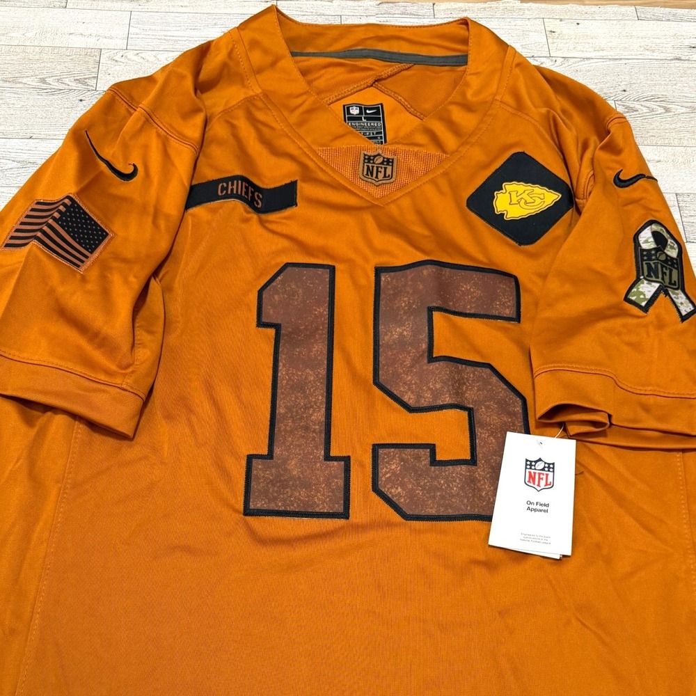 NWT Nike Kansas City Chiefs Patrick Mahomes 15 Salute to Service Jersey Mens LG